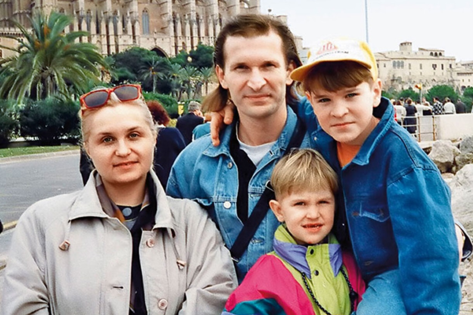 Фёдор Добронравов с женой и детьми в молодости