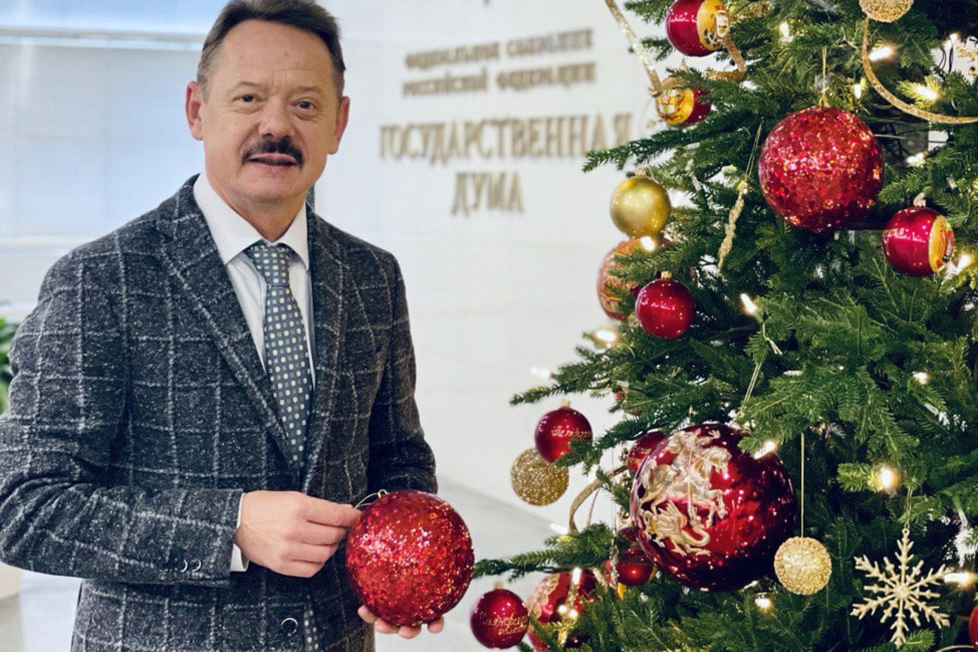 Депутат Владимир Новиков