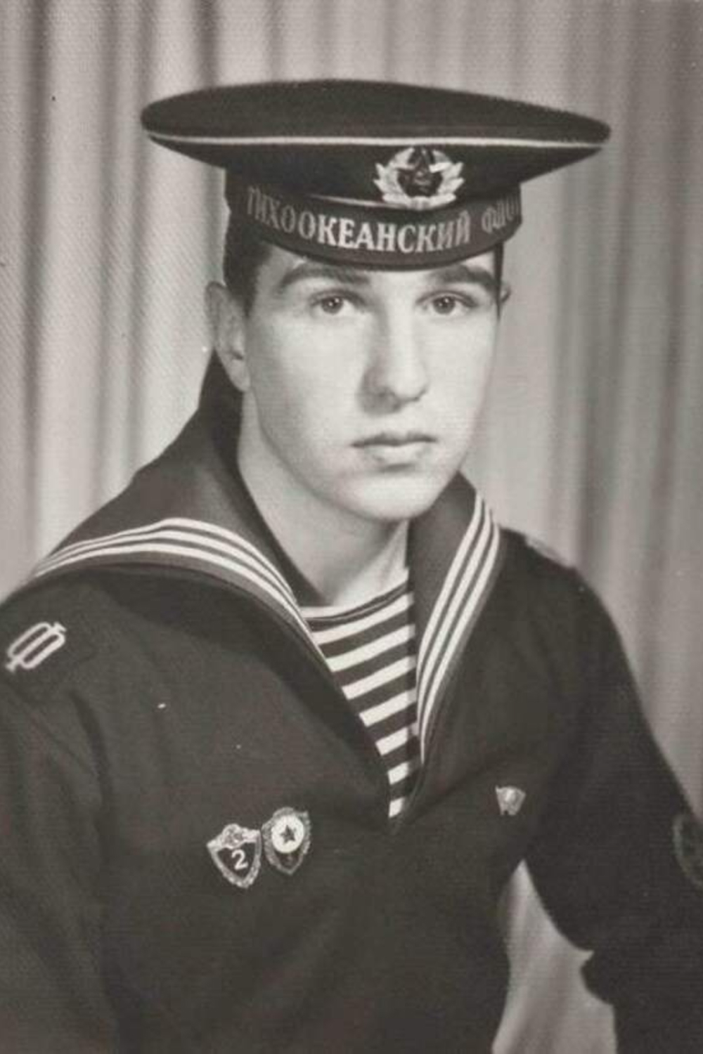 Евгений Гришковец в молодости во время службы в армии