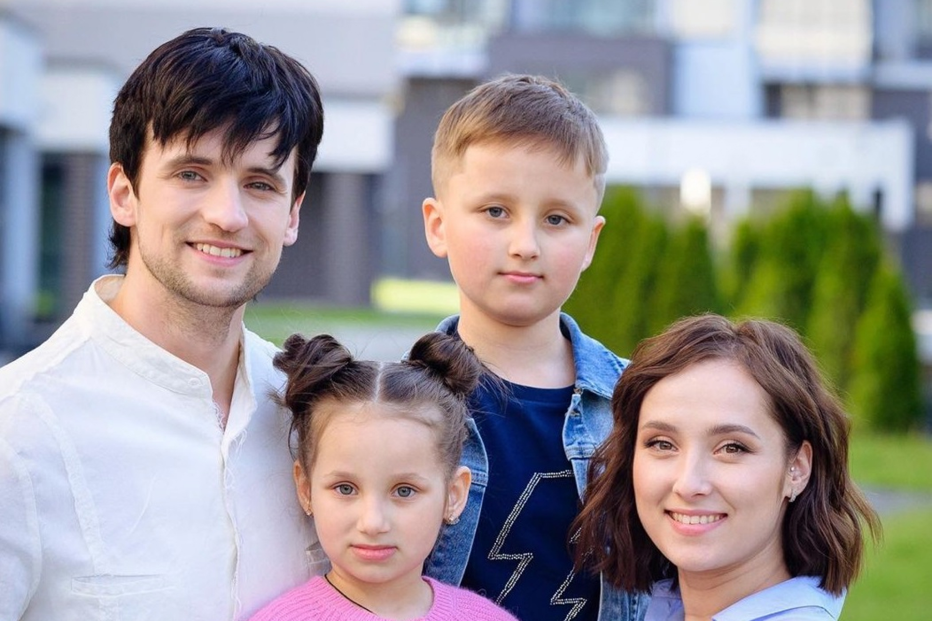 Дмитрий Колдун с женой и детьми