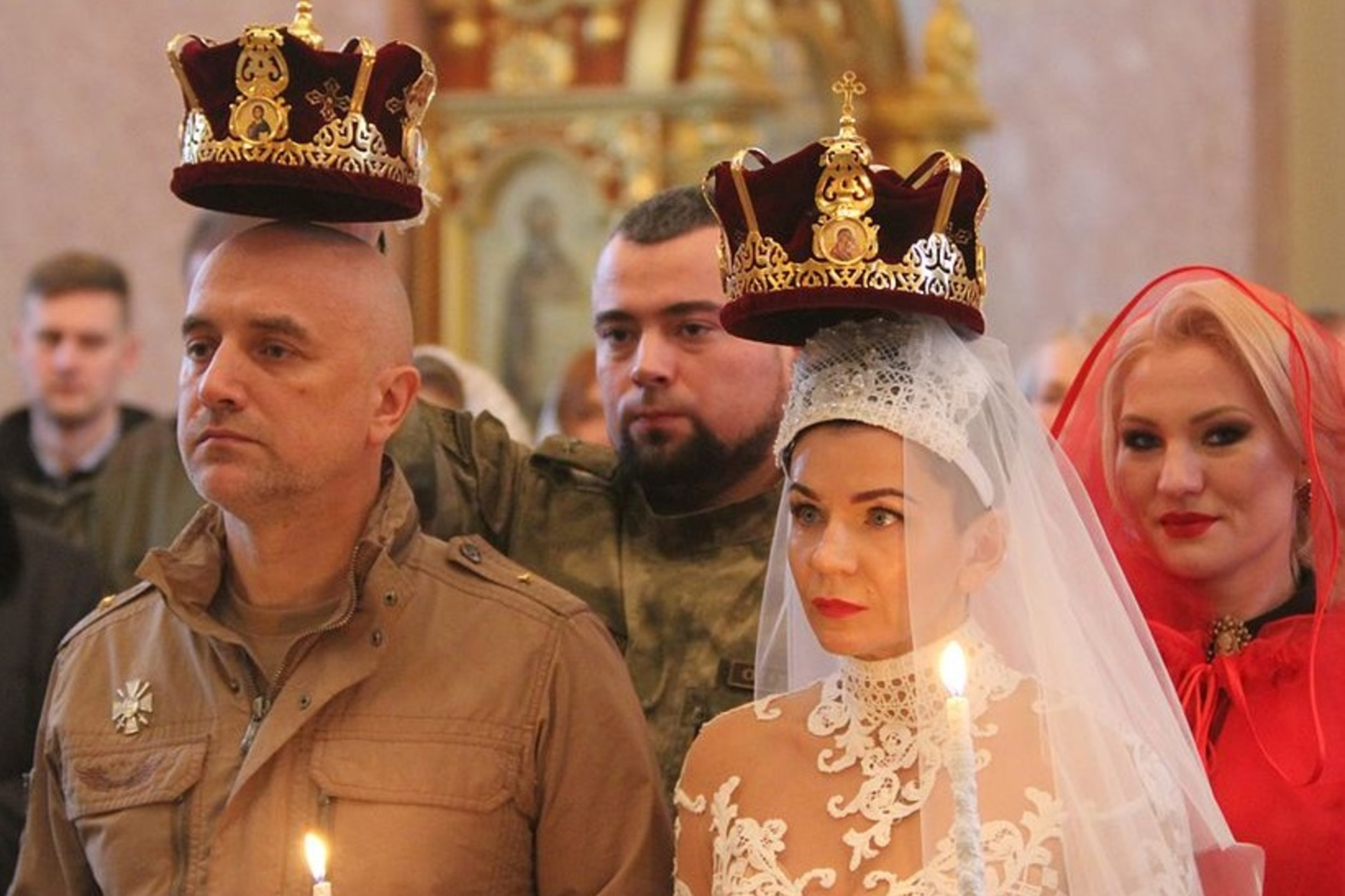 Захар Прилепин и его жена Мария: венчание в Спасо-Преображенском кафедральном соборе (Донецк)
