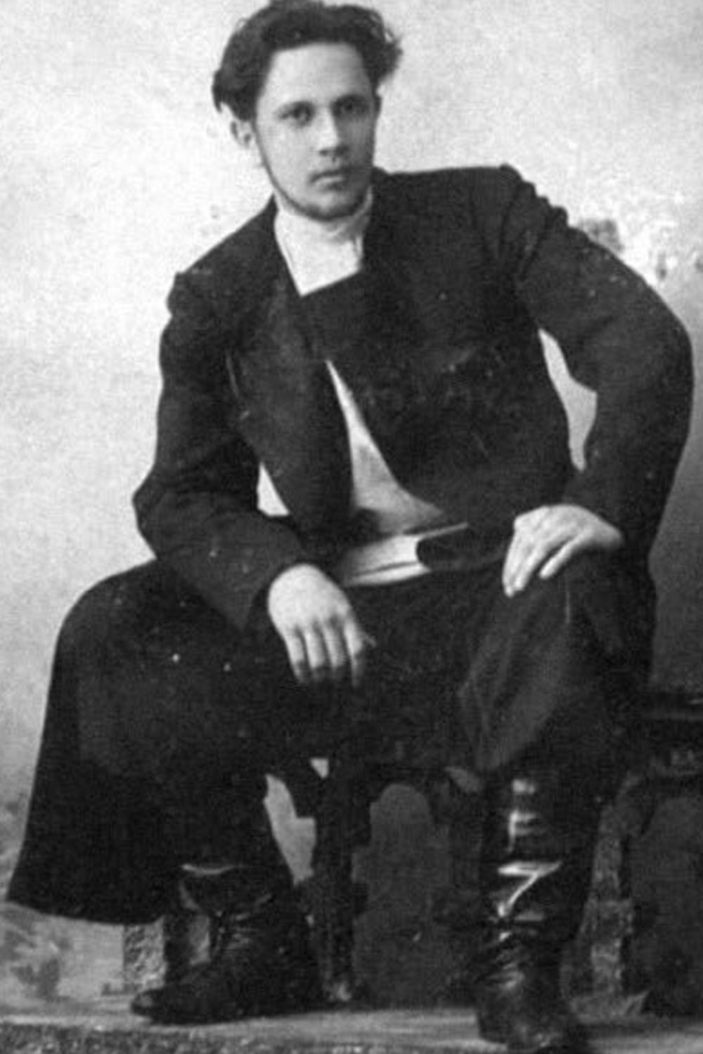 Алексей Николаевич Толстой в молодости