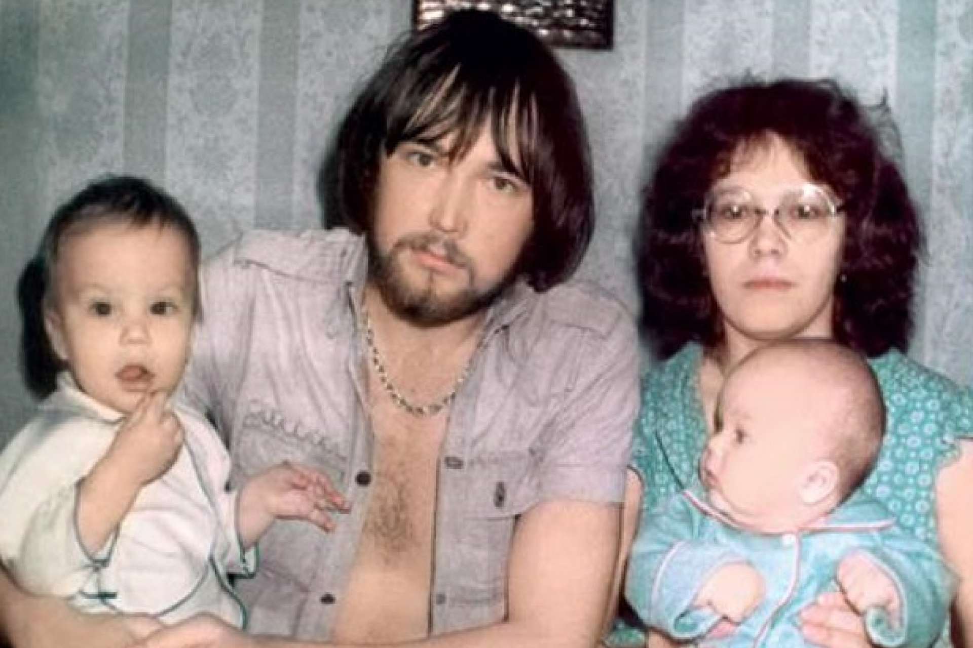 Андрей и Алексей Чадовы в детстве с родителями
