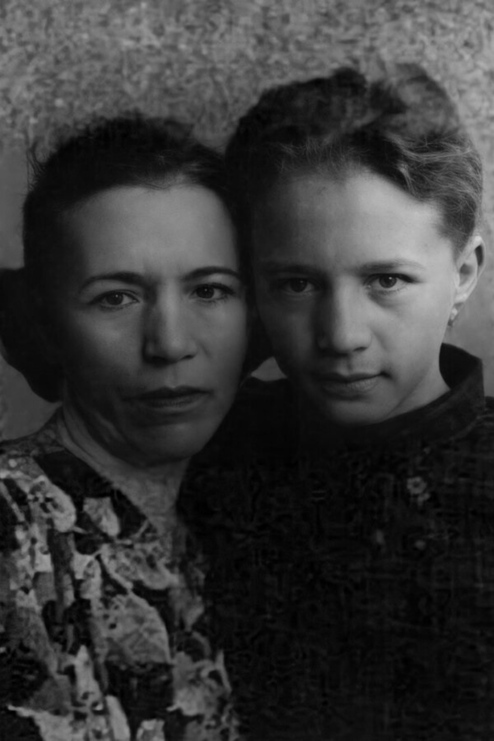 Эдуард Успенский с мамой в детстве