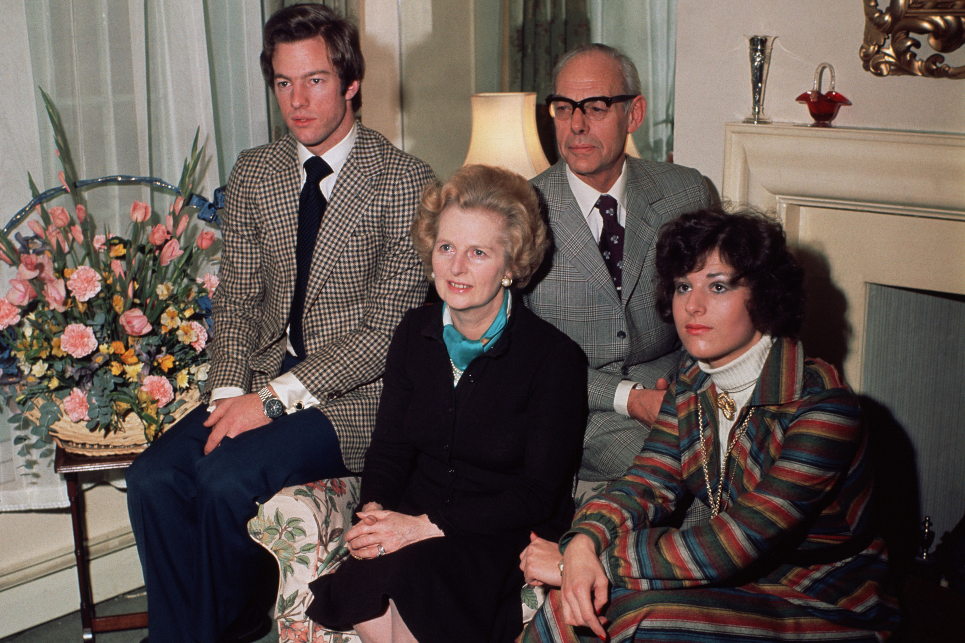 Маргарет Тэтчер с мужем и взрослыми детьми