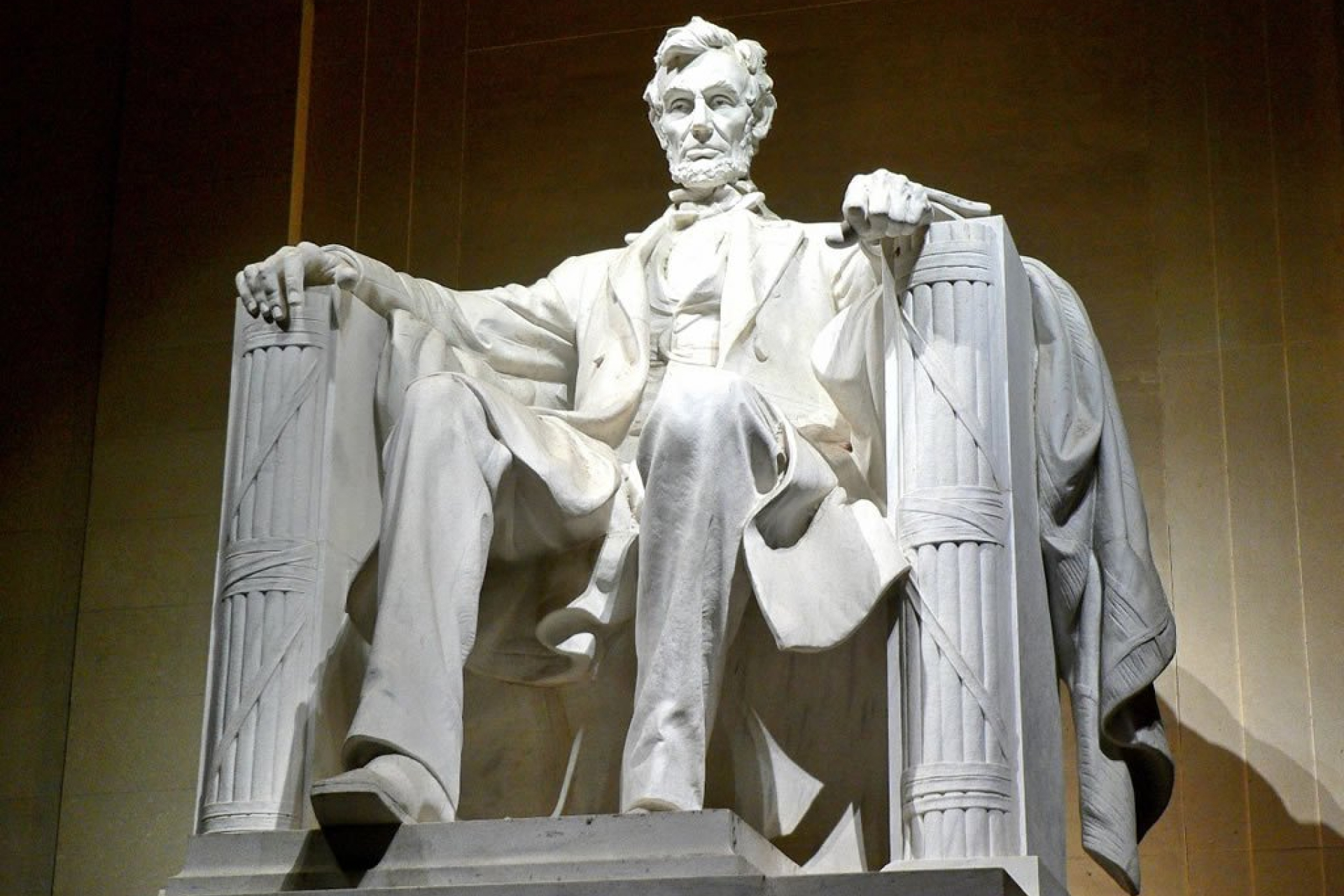 Статуя Авраама Линкольна в мемориальном комплексе