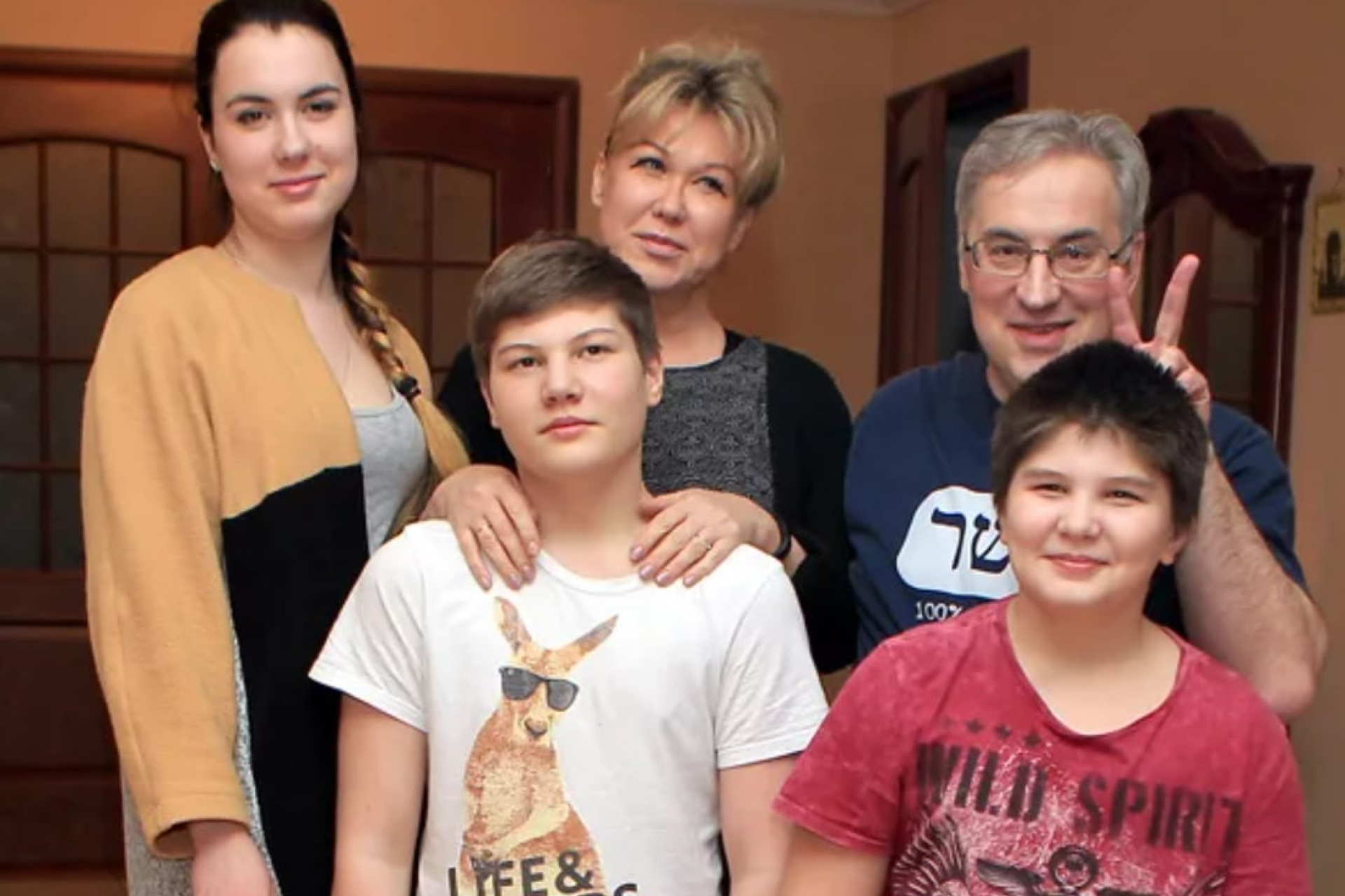 Андрей Норкин с женой Юлией и детьми