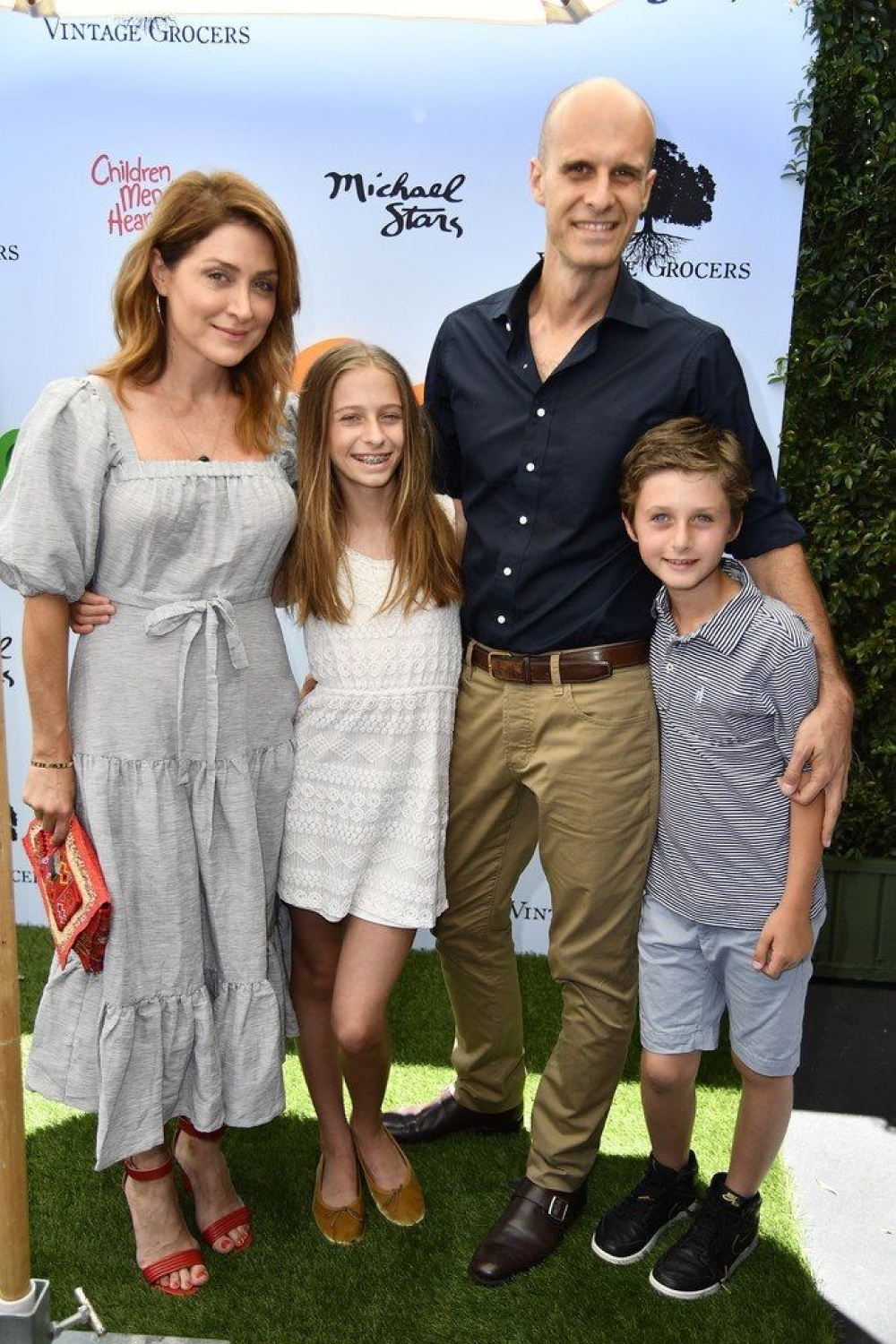 Саша Александр с мужем и детьми