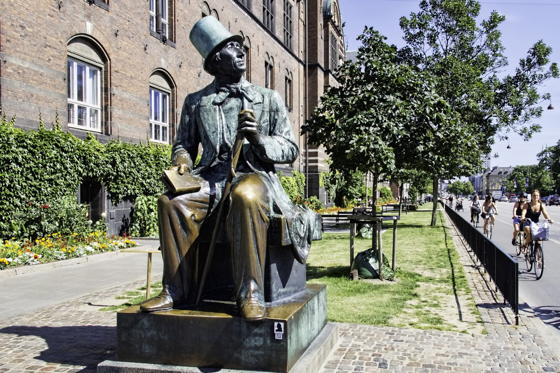 Памятник Гансу Христиану Андерсену в Дании (Копенгаген)