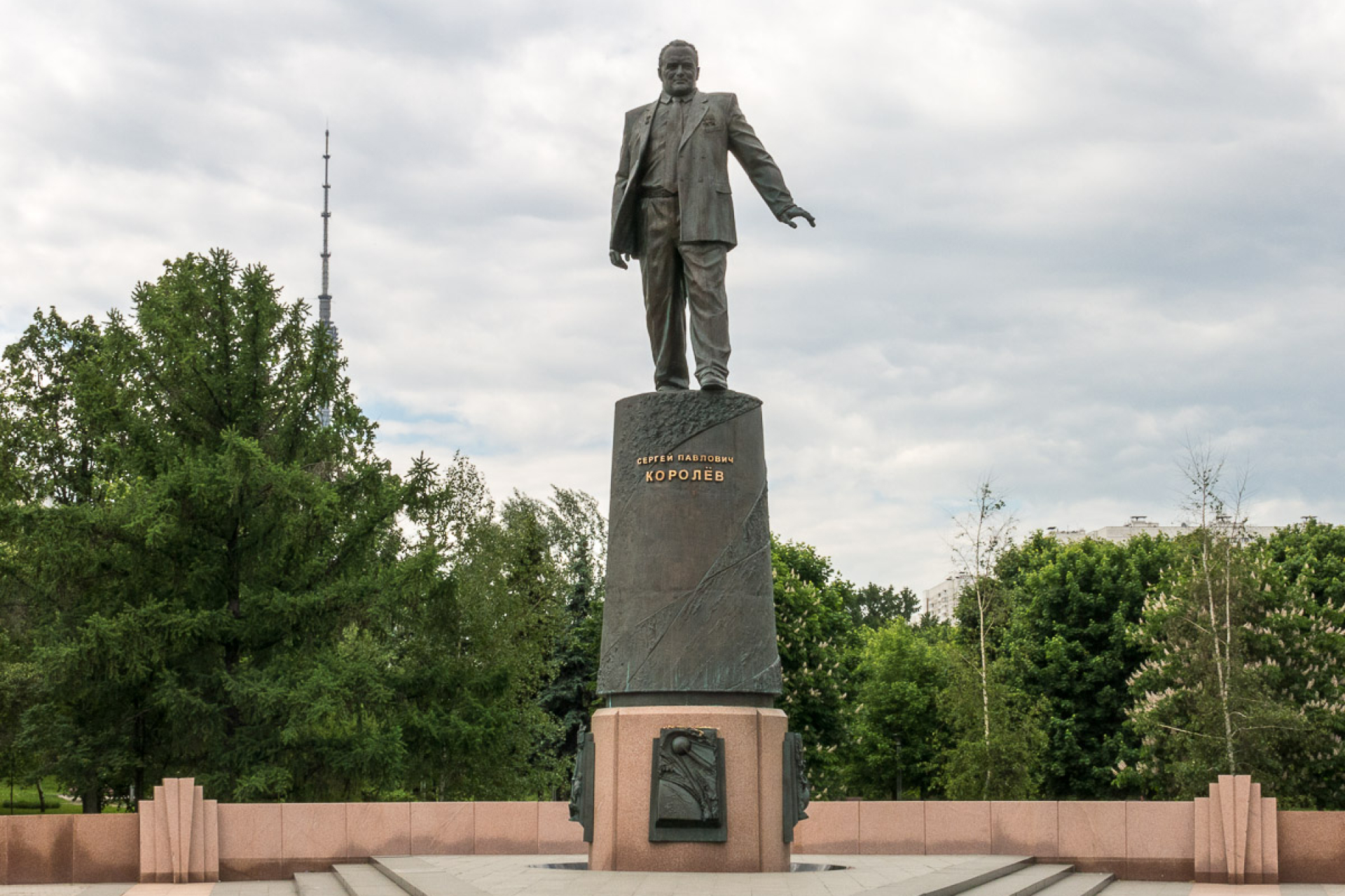 Памятник Сергею Королёву в Москве