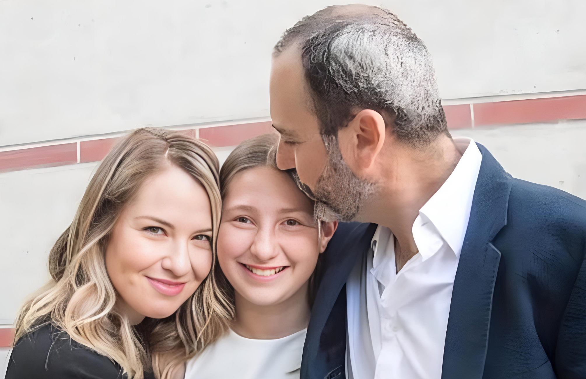 Актриса Лесли Гроссман с дочерью и мужем