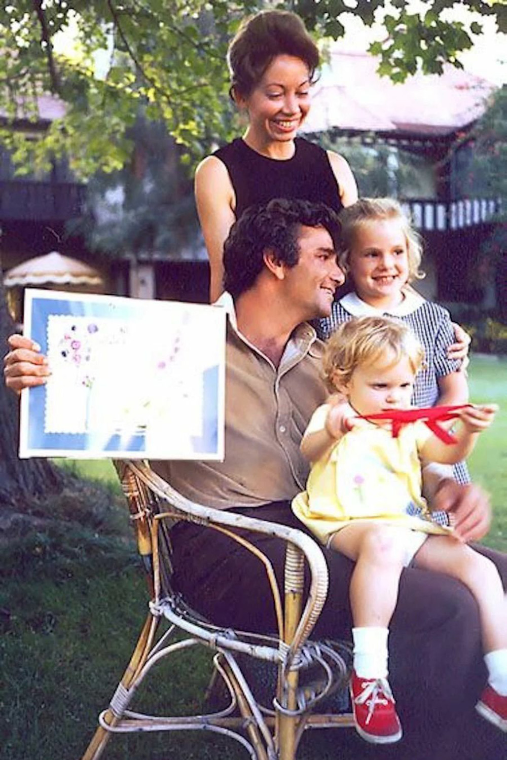 Питер Фальк с первой женой Элис Мэйо и дочками