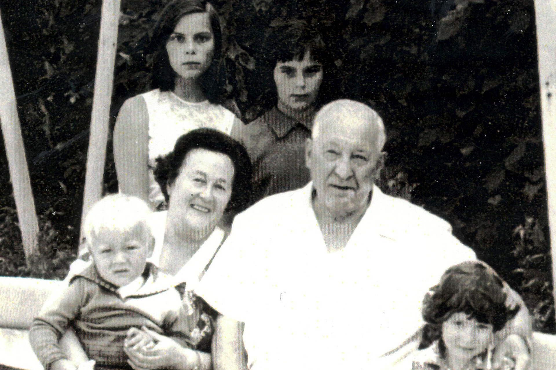 Ефим Славский с женой и внуками