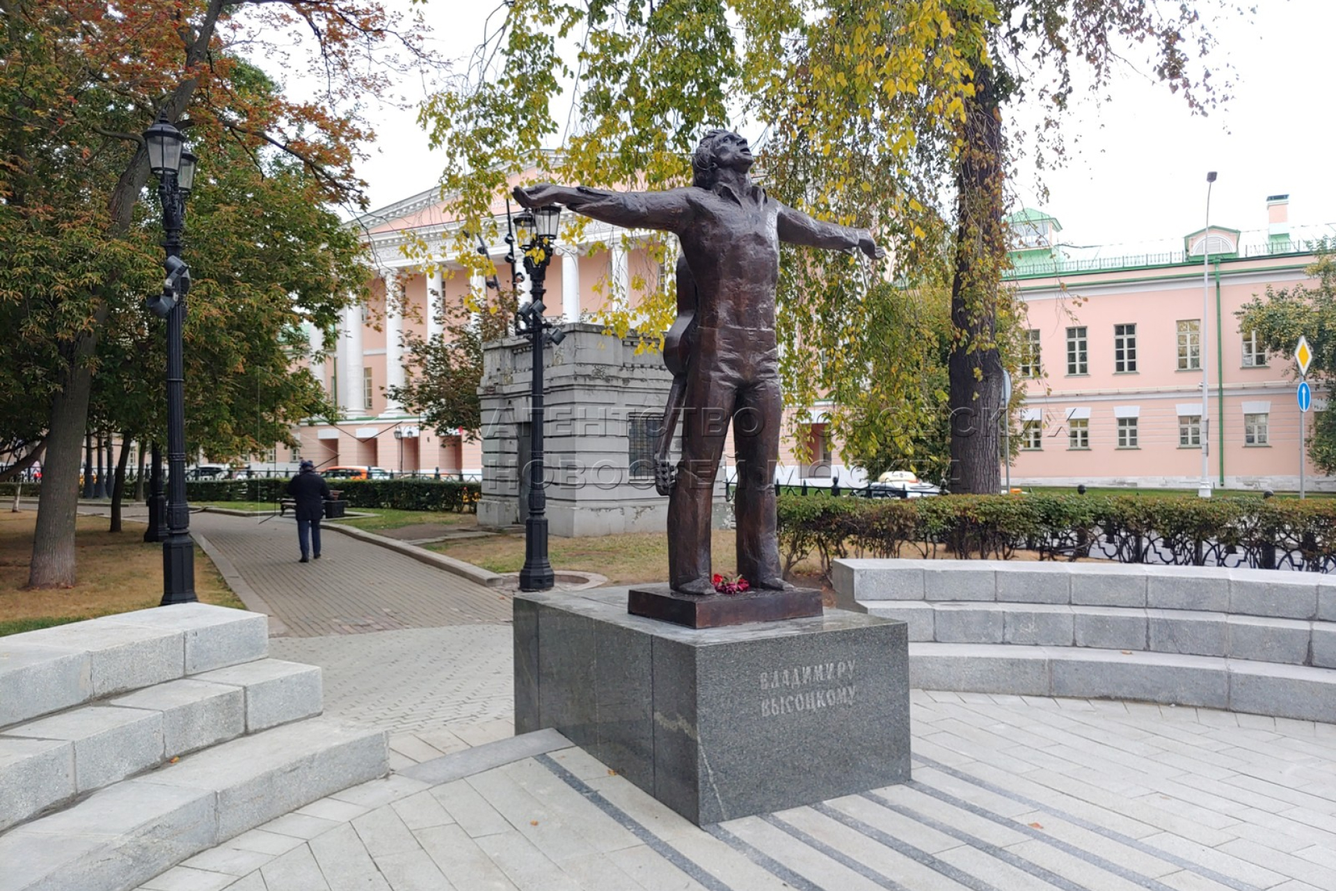 Памятник Владимиру Высоцкому на Страстном бульваре