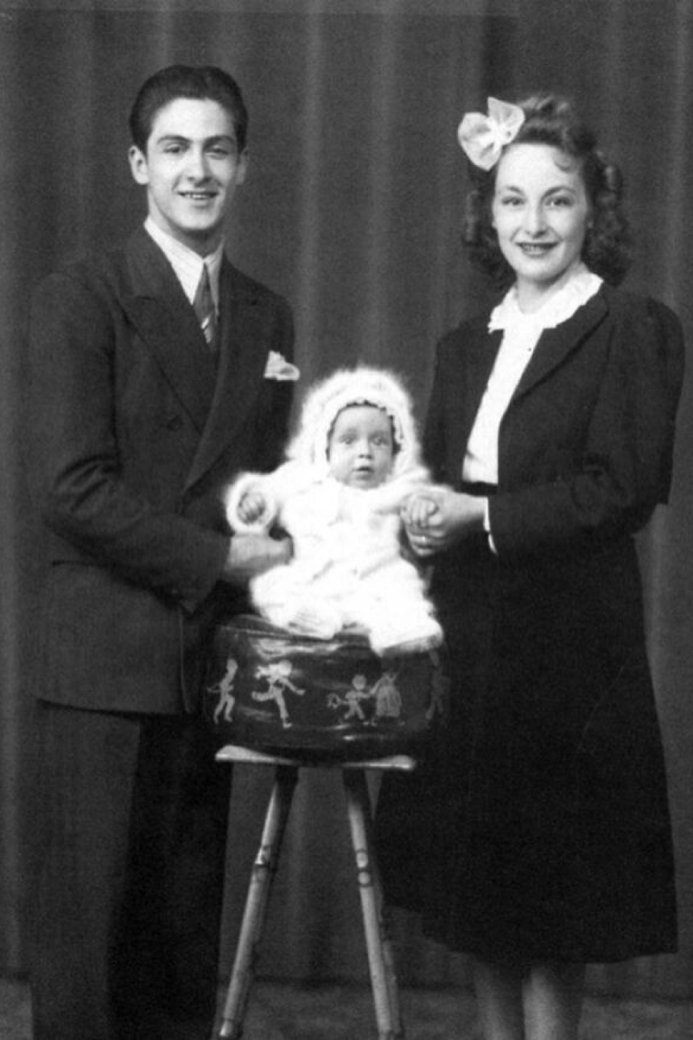 Аль Пачино в детстве с родителями