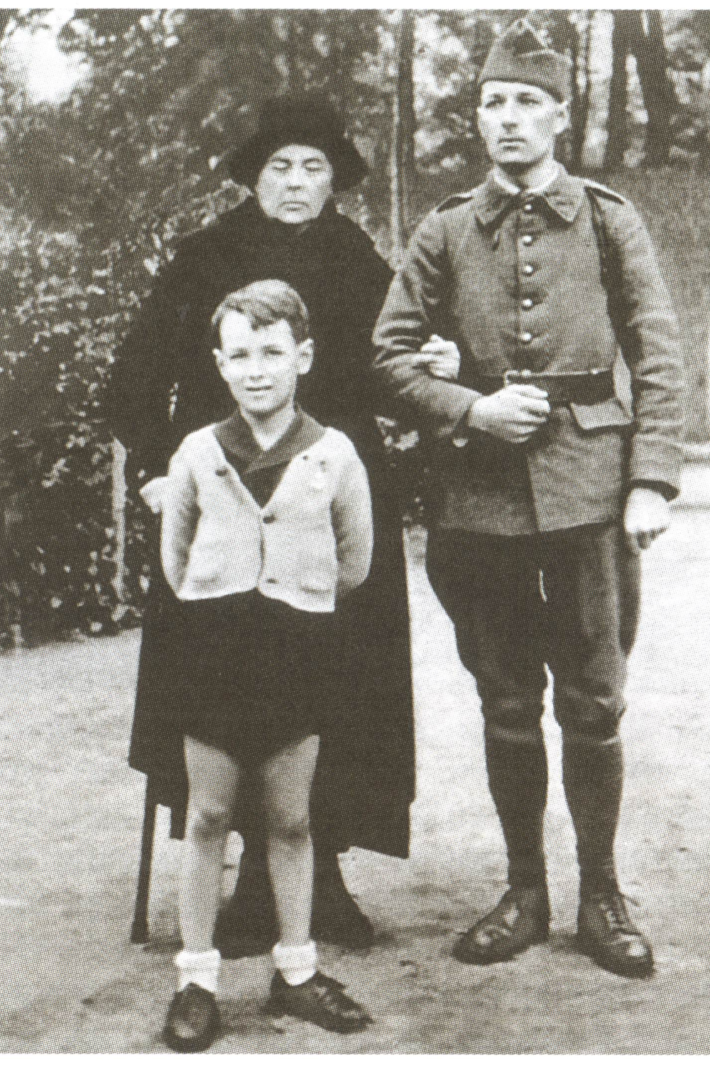 Софья Колчак с сыном Ростиславом и внуком Александром (1939 год)