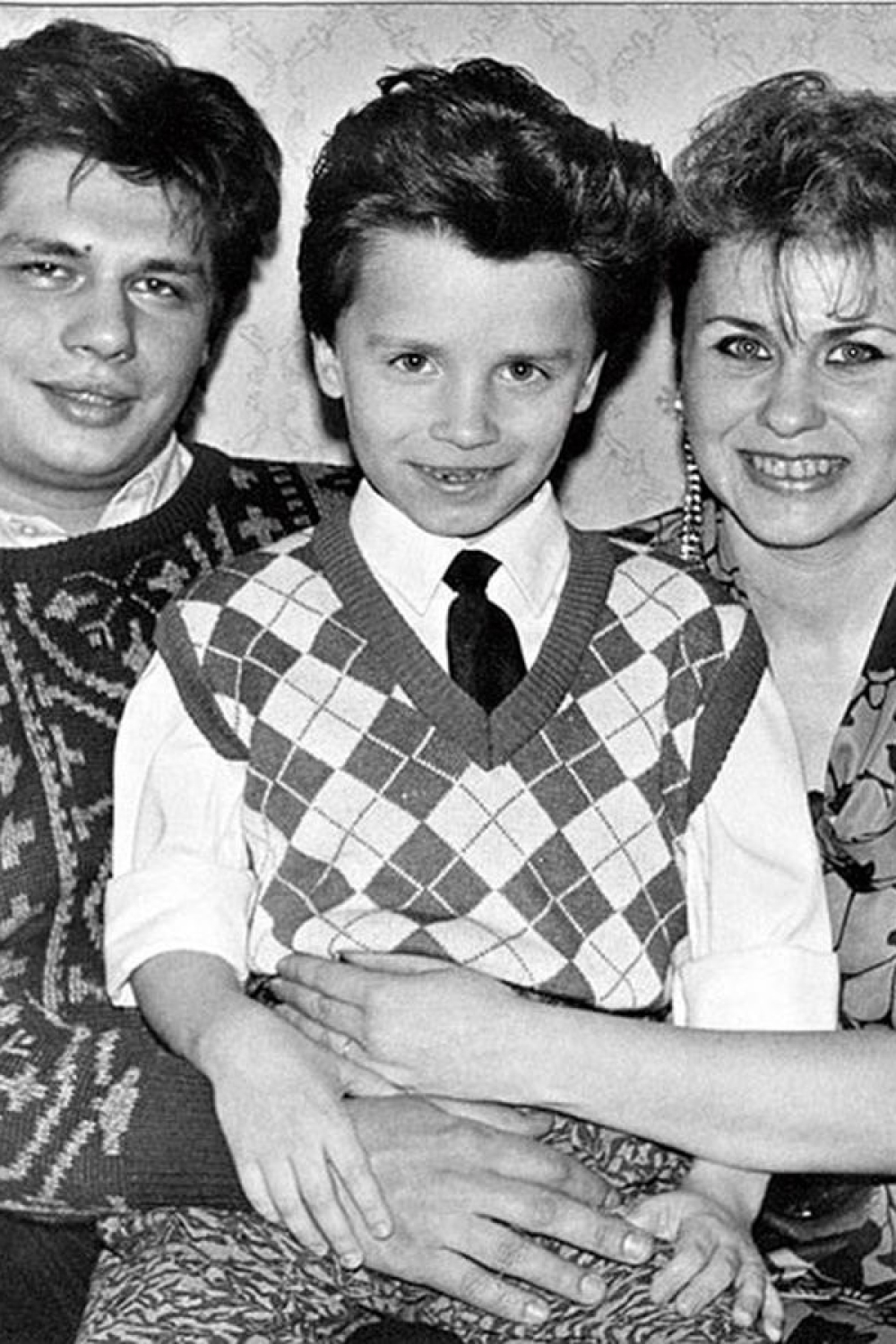 Гарик Харламов в детстве с родителями