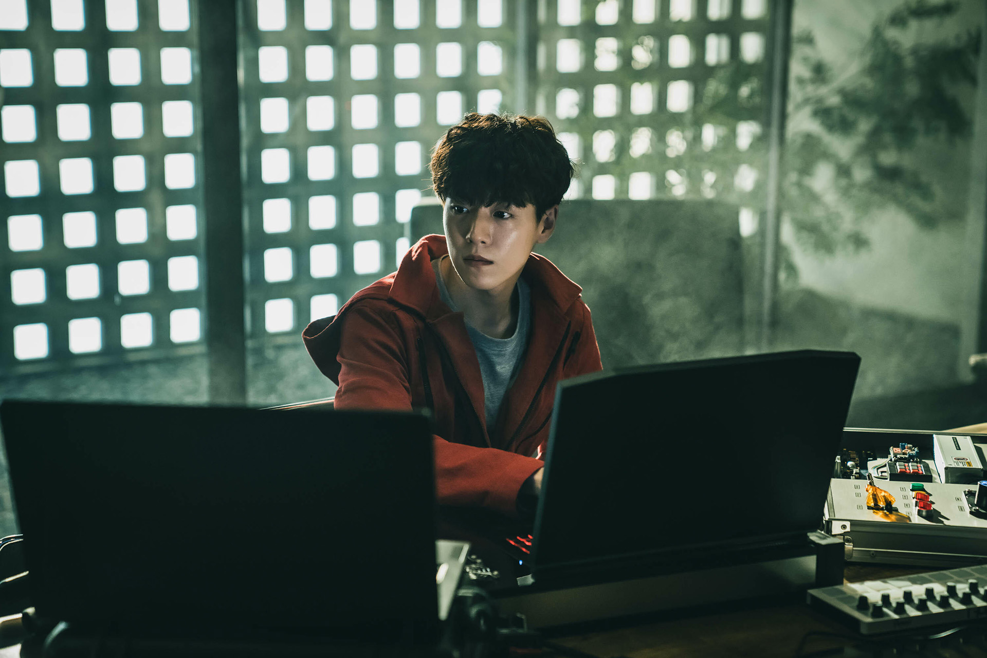 Ли Хён У в сериале «Бумажный дом: Корея» 