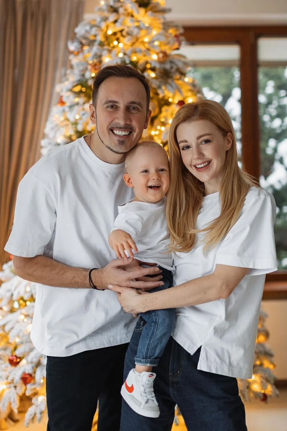 Юлианна Караулова с мужем и сыном
