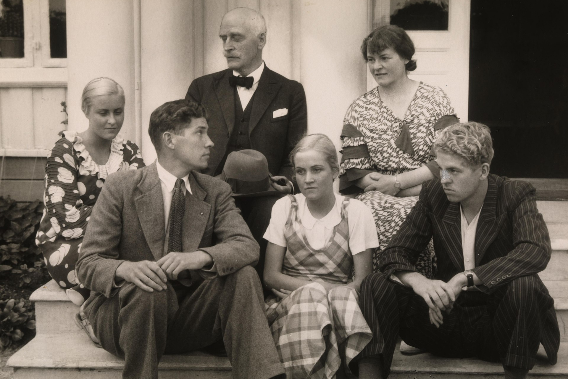 Кнут Гамсун с семьёй